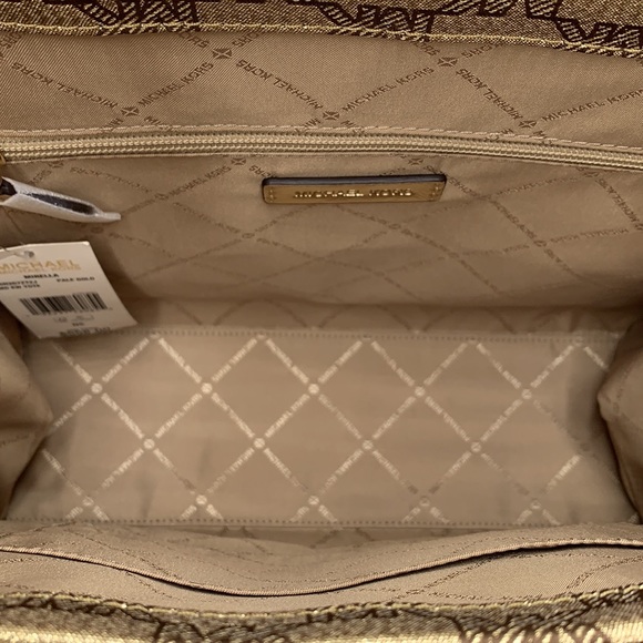Michael Kors MK Mirella Medium EW Tote Crossbody , Shoulder Bag
PALE GOLD COLOR - Picture 11 of 16